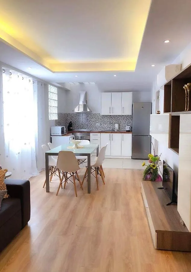 Beautiful 3 Bed Apartment In Los Cristianos Cactus Arona  Arona (Tenerife)